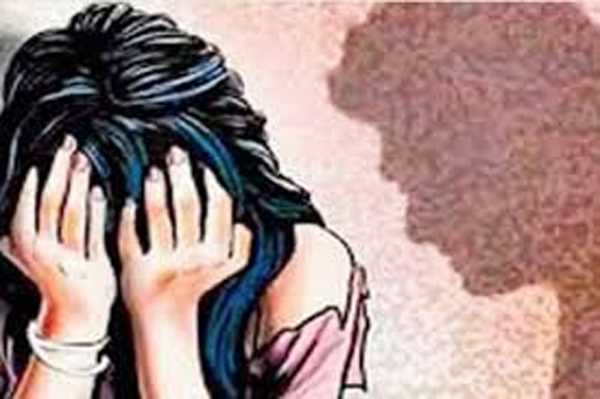 जौनपुर में नगर पालिका चेयरमैन समेत चार पर सामूहिक दुष्कर्म की रिपोर्ट